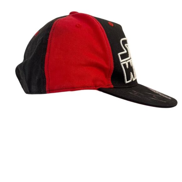Star Wars Millennium Falcon Snap-Back Sports Cap Size OS in Black and Red - Picture 4 of 7